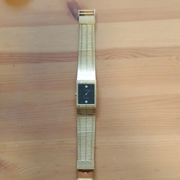 Vtg Wittnauer Quartz Gold & Black face w/ diamonds @ 12&6. HT4478 Swiss 9782 - Picture 2 of 14